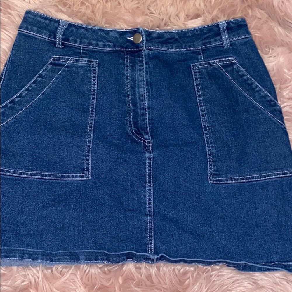 Super cute denim skirt!